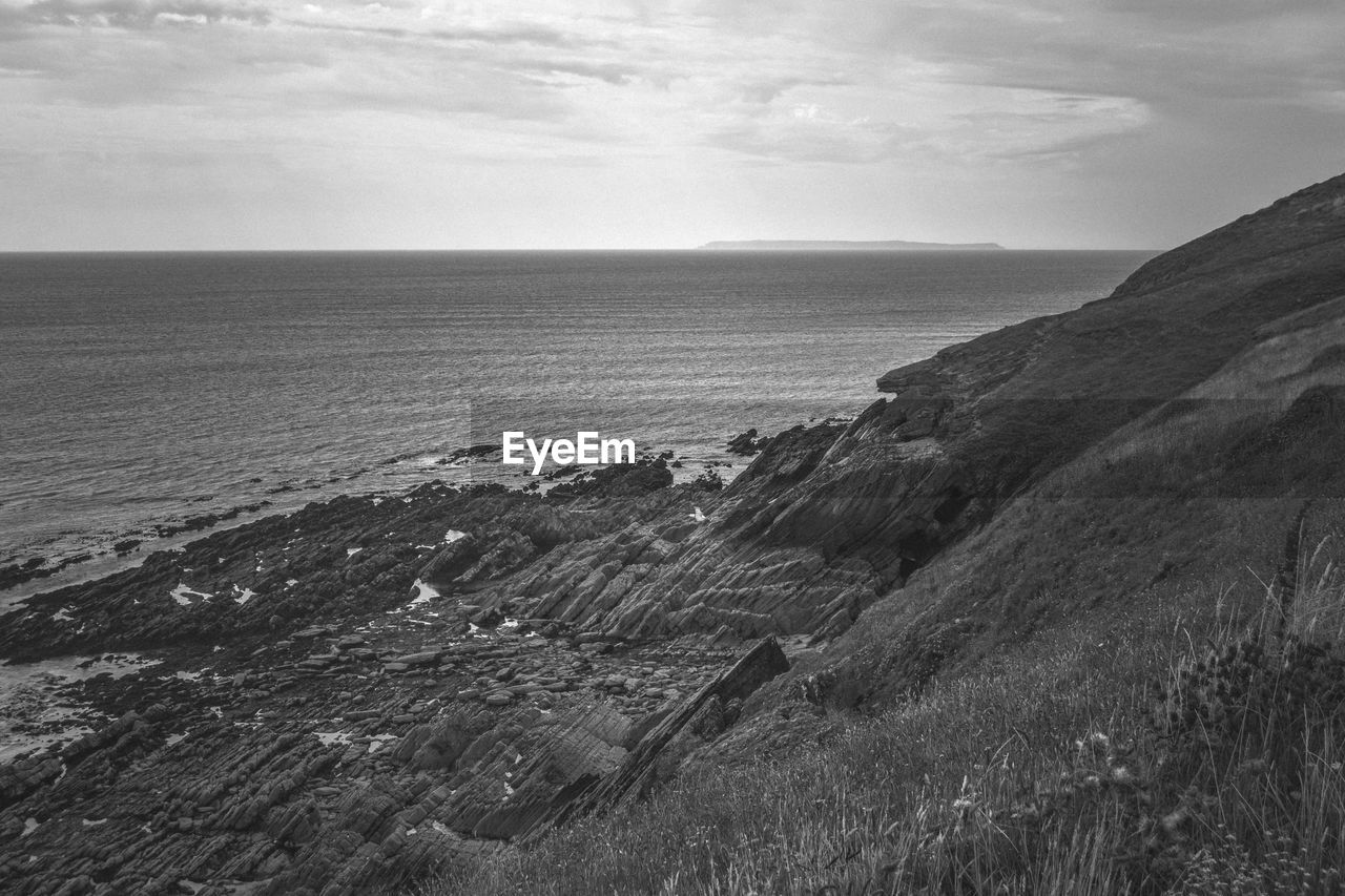 SCENIC VIEW OF SEA AND SHORE AGAINST SKY