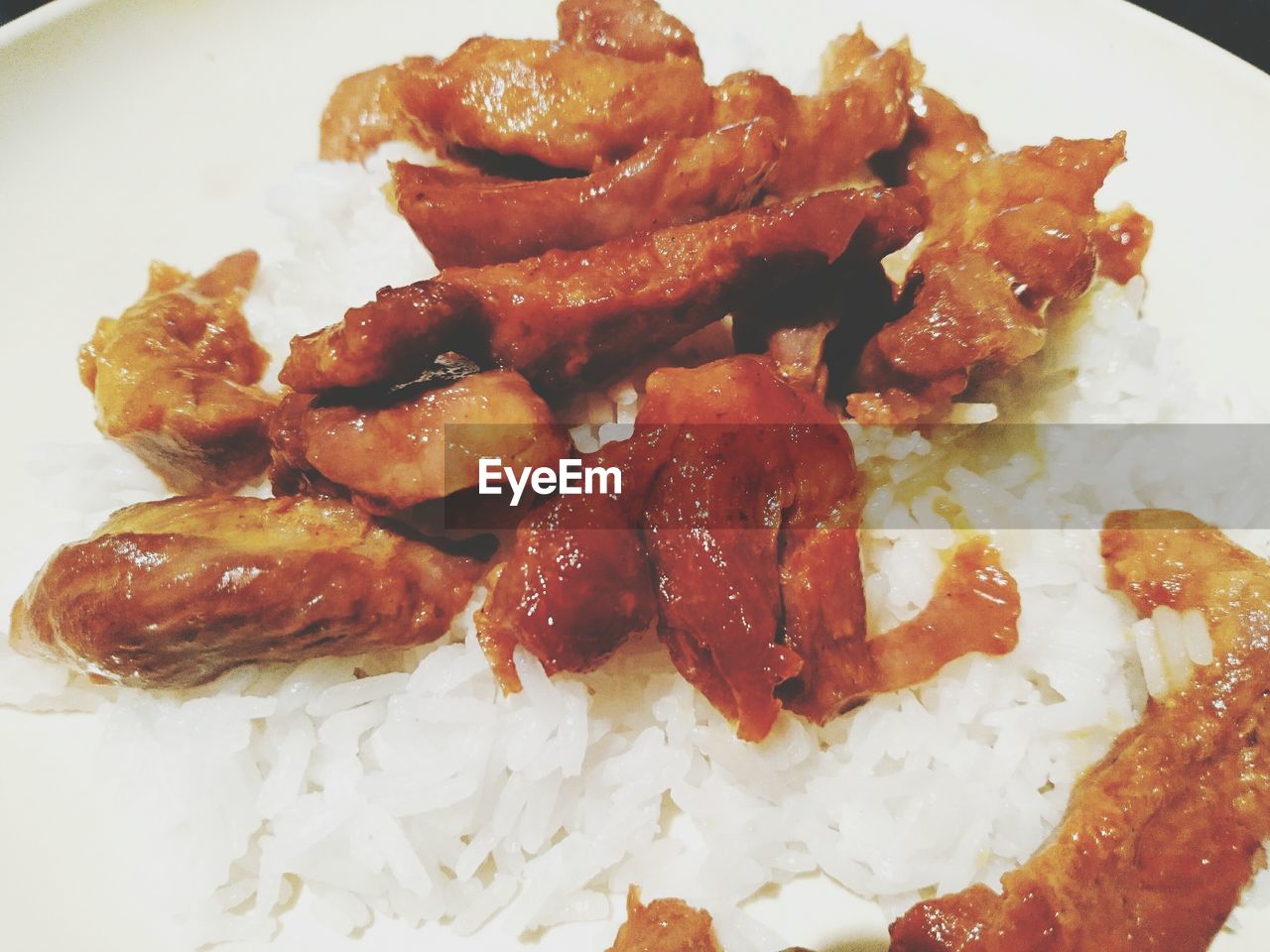 CLOSE-UP OF SERVED FOOD IN PLATE