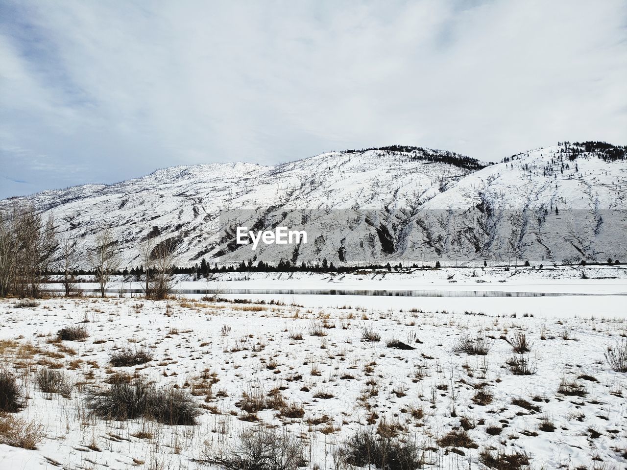 SNOW COVERED MOUNTAIN AGAINST SKY