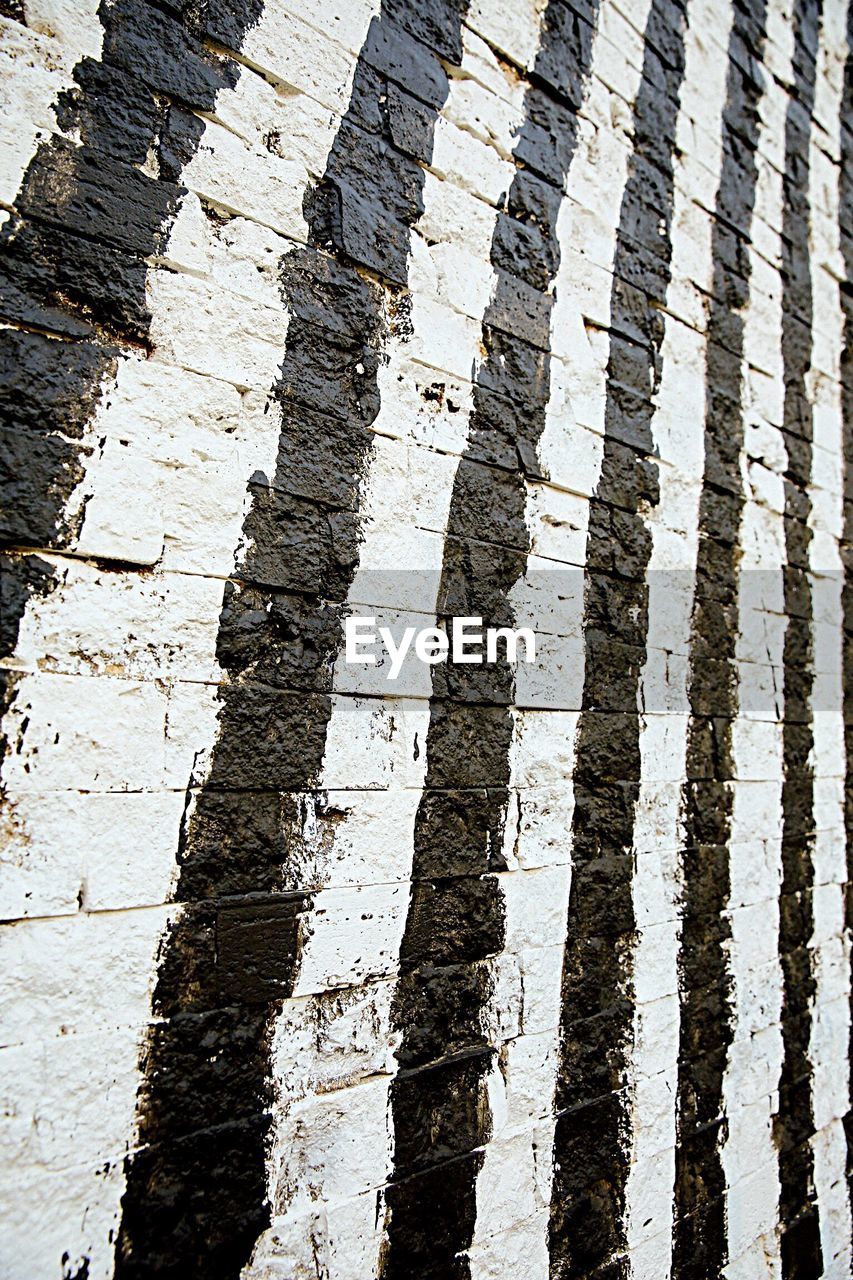 FULL FRAME SHOT OF PAVING STONES