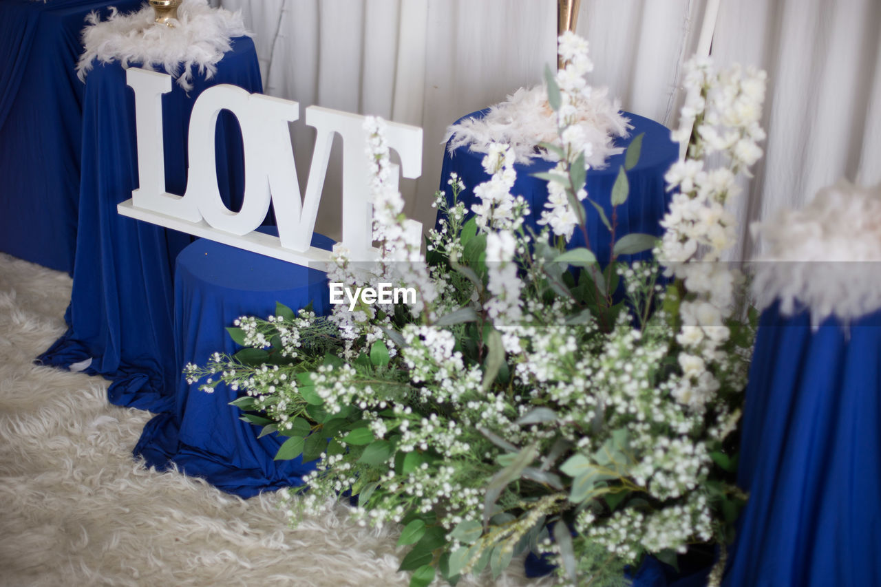 CLOSE-UP OF WHITE FLOWERS HANGING ON CLOTHESLINE