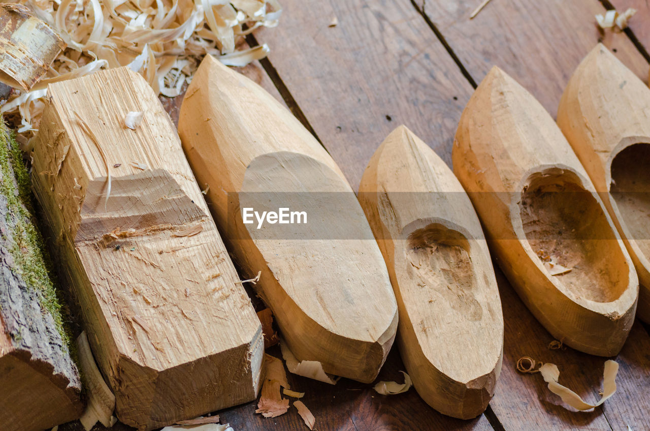 Making of wooden clogs