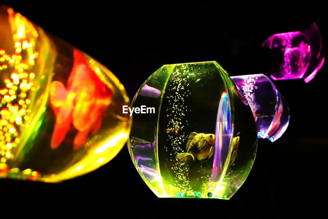 CLOSE-UP OF BUBBLES IN GLASS