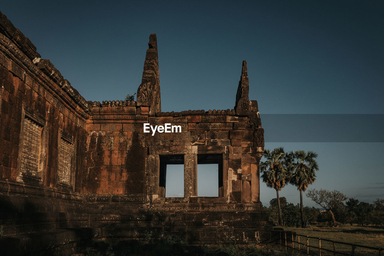 LOW ANGLE VIEW OF OLD BUILDING