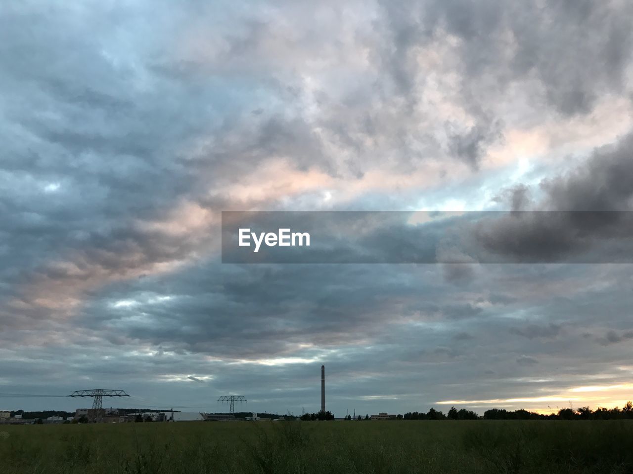 SCENIC VIEW OF LANDSCAPE AGAINST DRAMATIC SKY