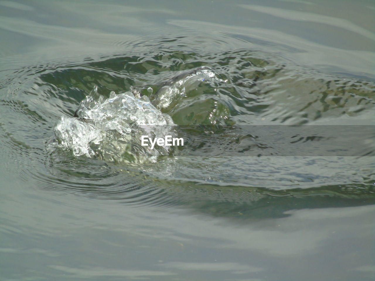 WATER SPLASHING ON SEA