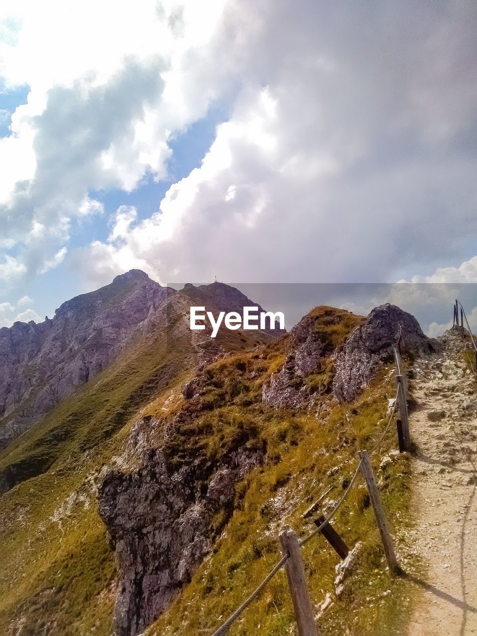 SCENIC VIEW OF MOUNTAIN RANGE AGAINST SKY