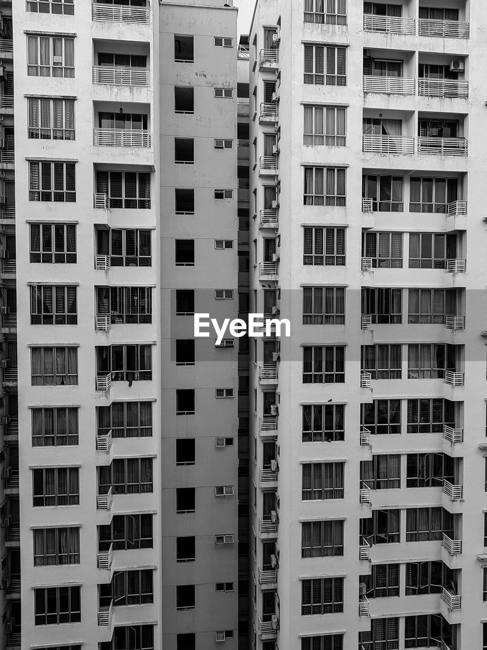 Full frame shot of buildings in city