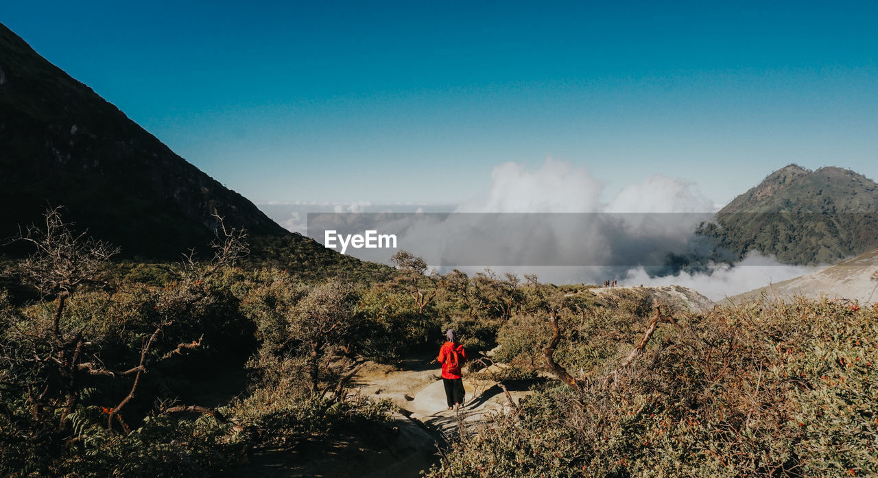 SCENIC VIEW OF MOUNTAIN AGAINST SKY