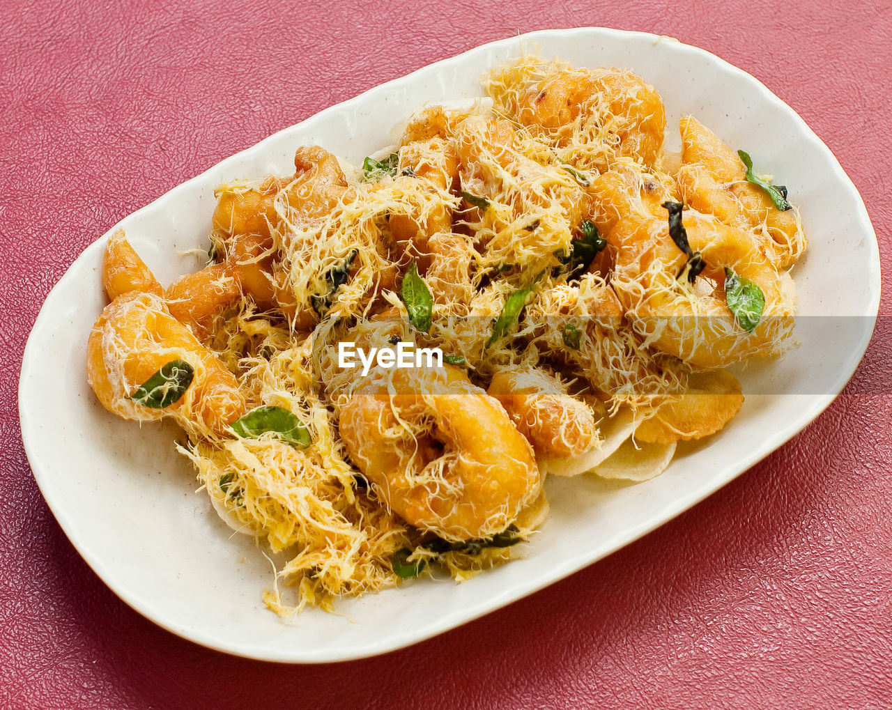 HIGH ANGLE VIEW OF FOOD SERVED IN PLATE