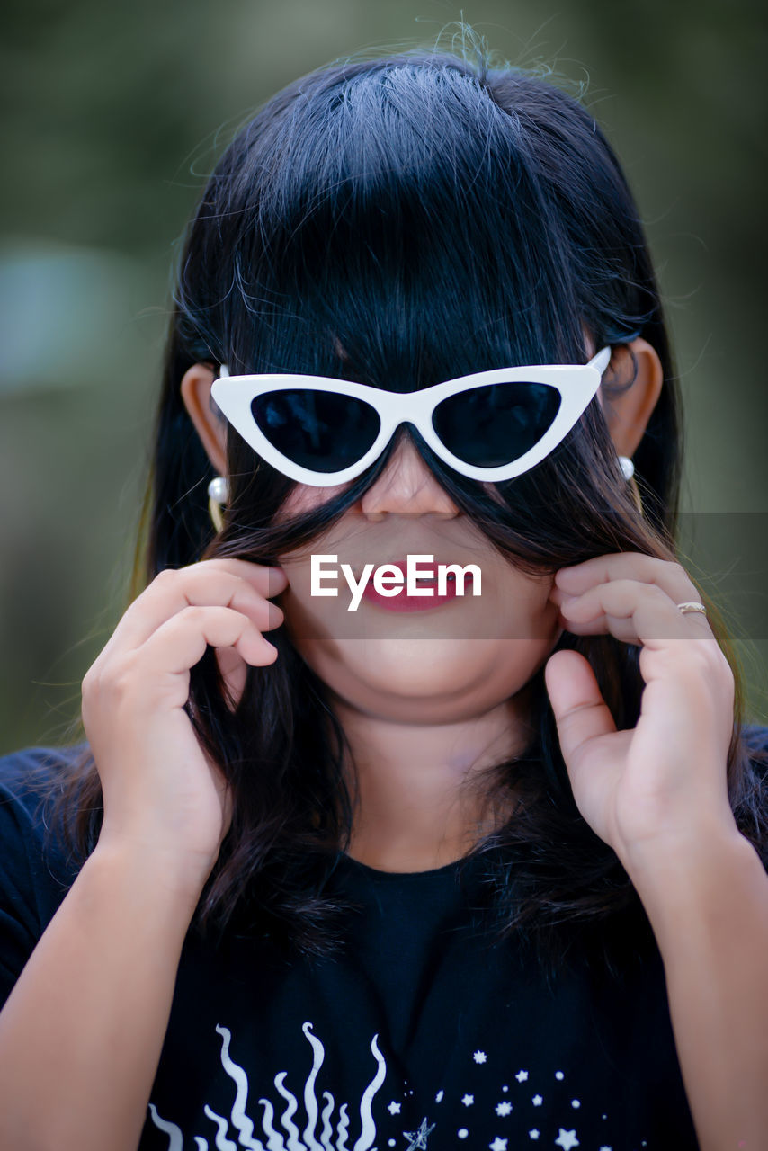 Close-up of young woman wearing sunglasses