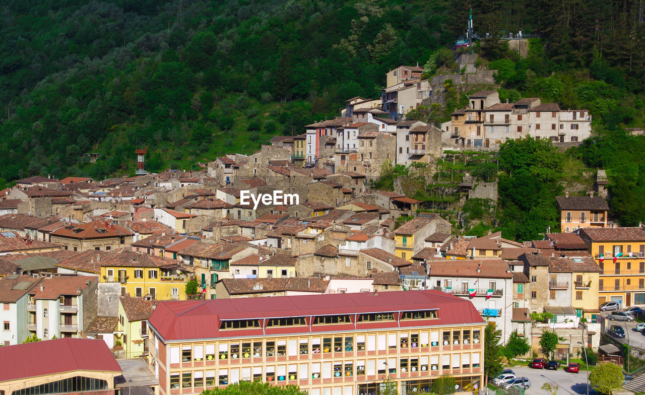 HIGH ANGLE SHOT OF TOWNSCAPE AGAINST BUILDINGS