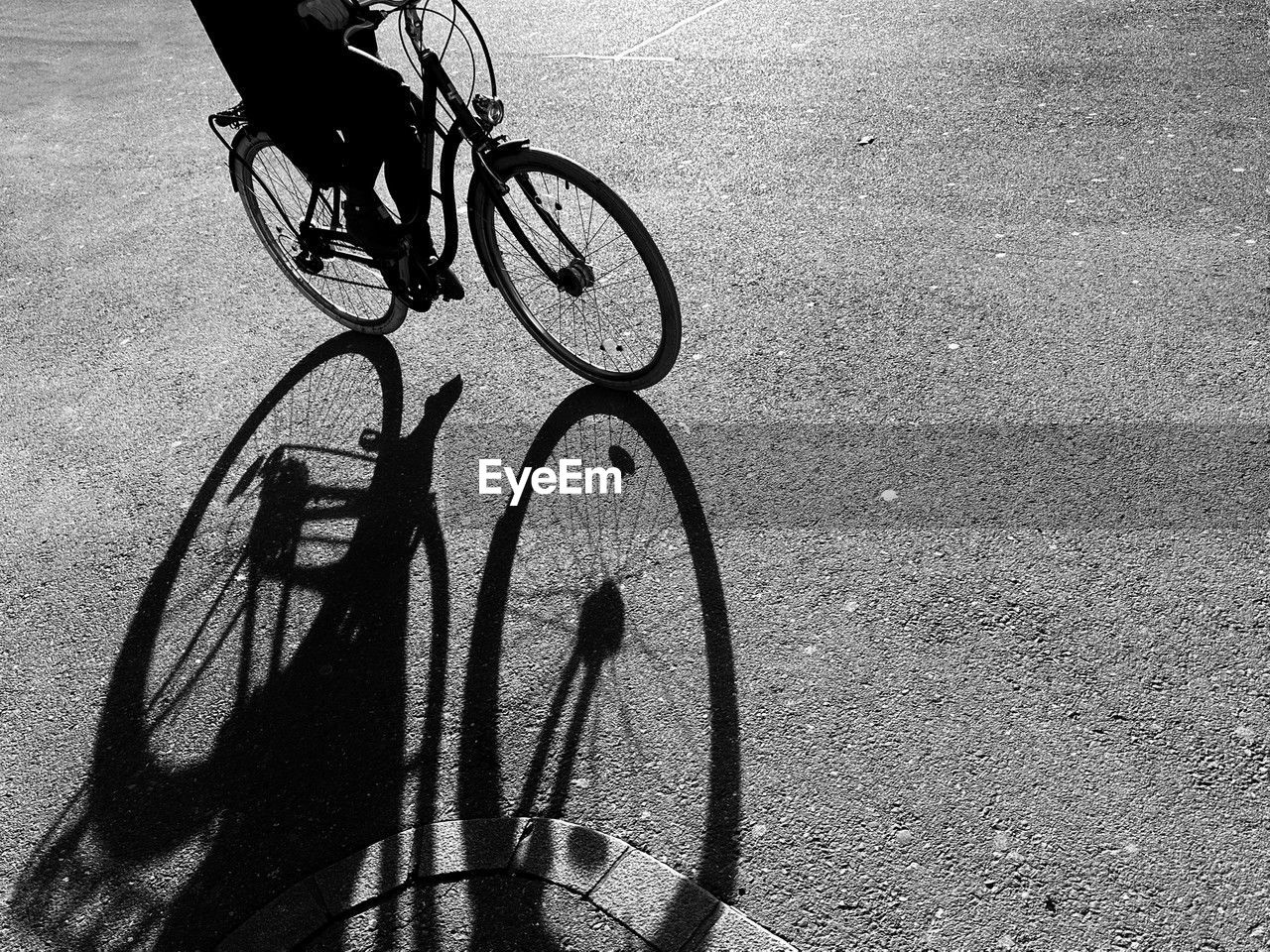 transportation, bicycle, land vehicle, black and white, mode of transportation, black, road bicycle, vehicle, shadow, monochrome, wheel, monochrome photography, street, day, city, cycling, sunlight, sports equipment, high angle view, road, sports, nature, no people, tarmac, outdoors, racing bicycle, bicycle wheel, cycle sport, white, tire, activity
