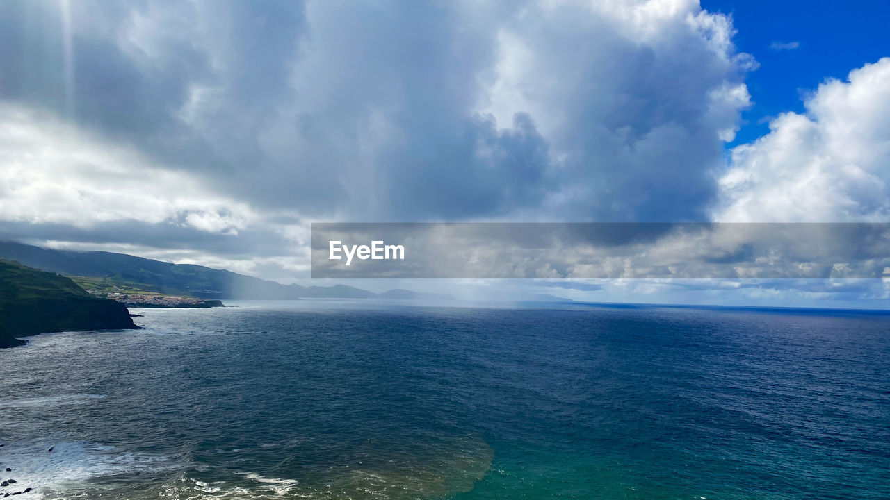 PANORAMIC VIEW OF SEA AGAINST CLOUDY SKY