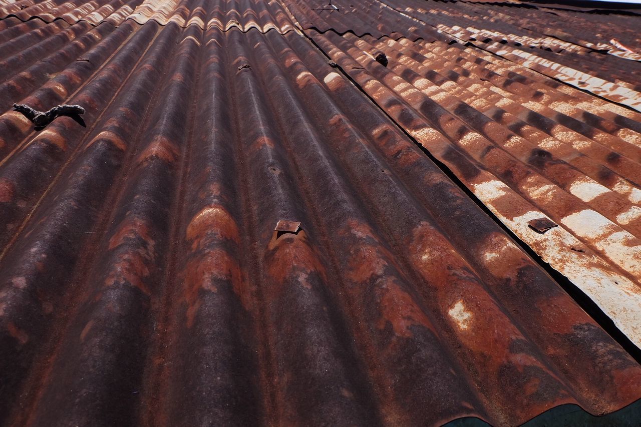 FULL FRAME SHOT OF RUSTY METAL