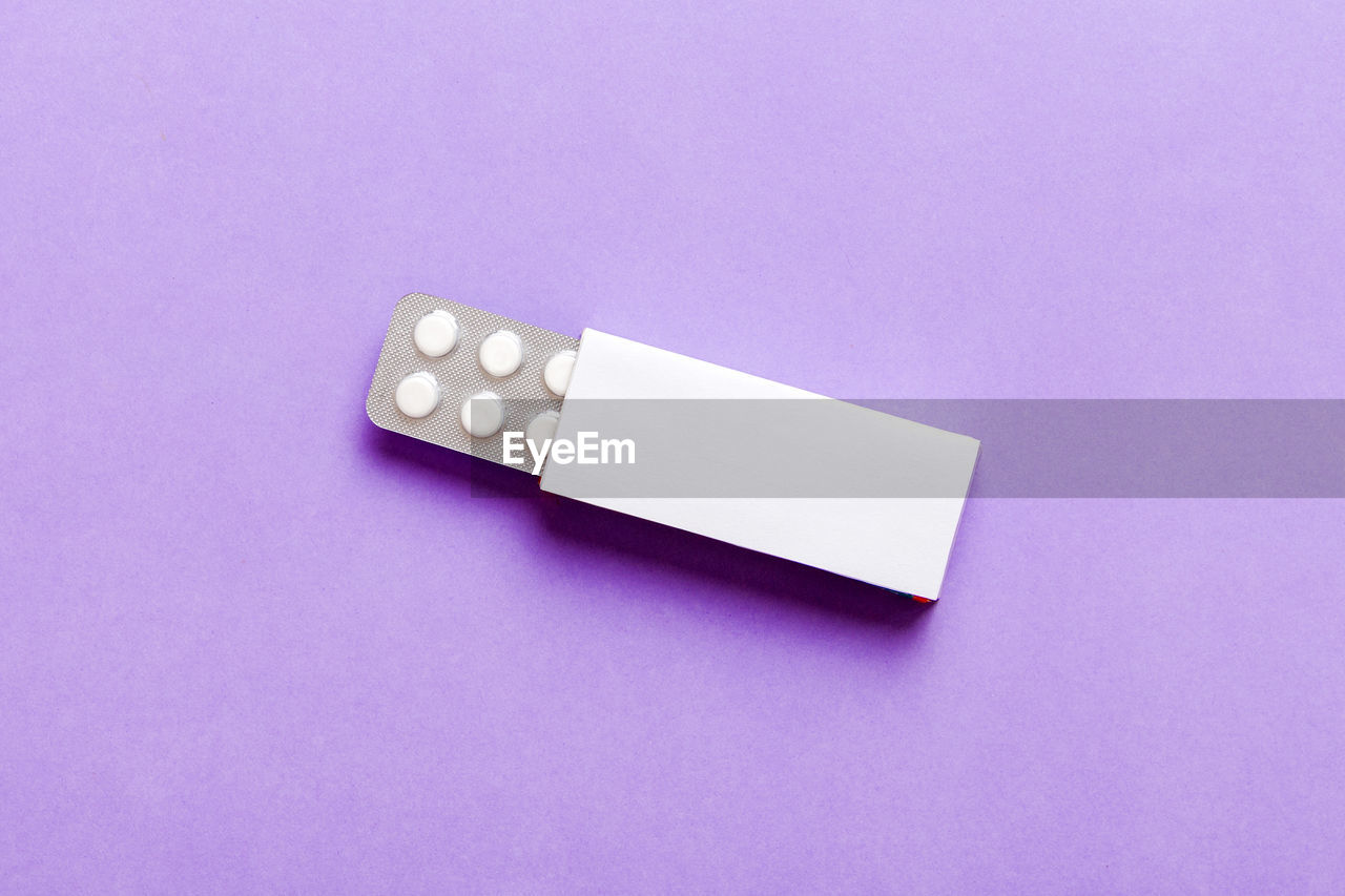 pink, studio shot, purple, violet, indoors, no people, copy space, single object, colored background, pill, dose, healthcare and medicine, high angle view