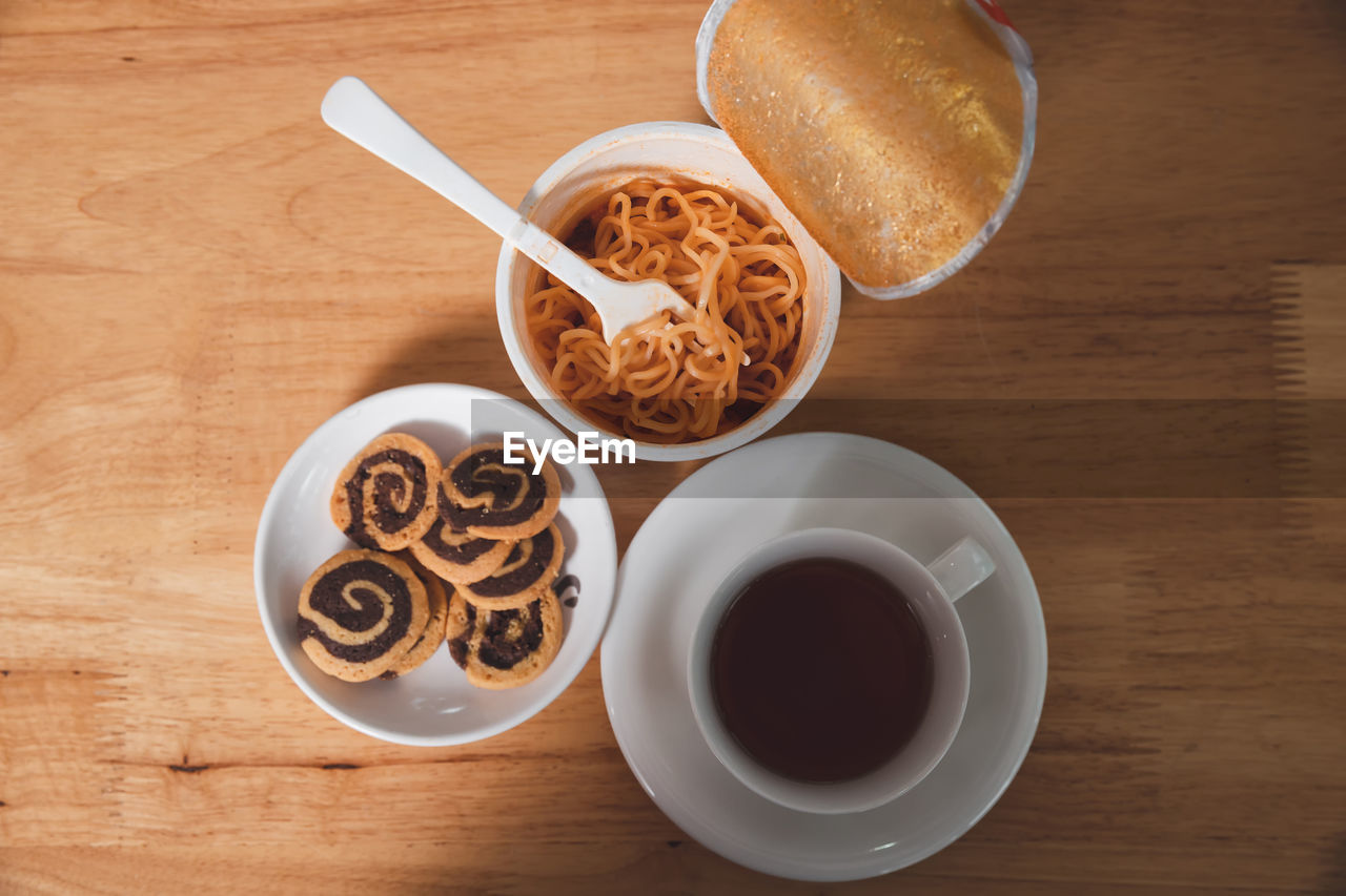 HIGH ANGLE VIEW OF COFFEE AND CUP OF BREAKFAST