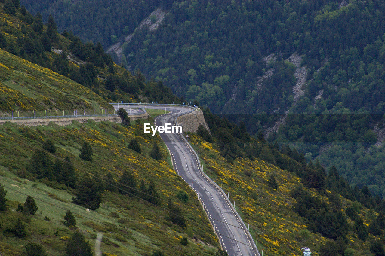 HIGH ANGLE VIEW OF MOUNTAIN ROAD