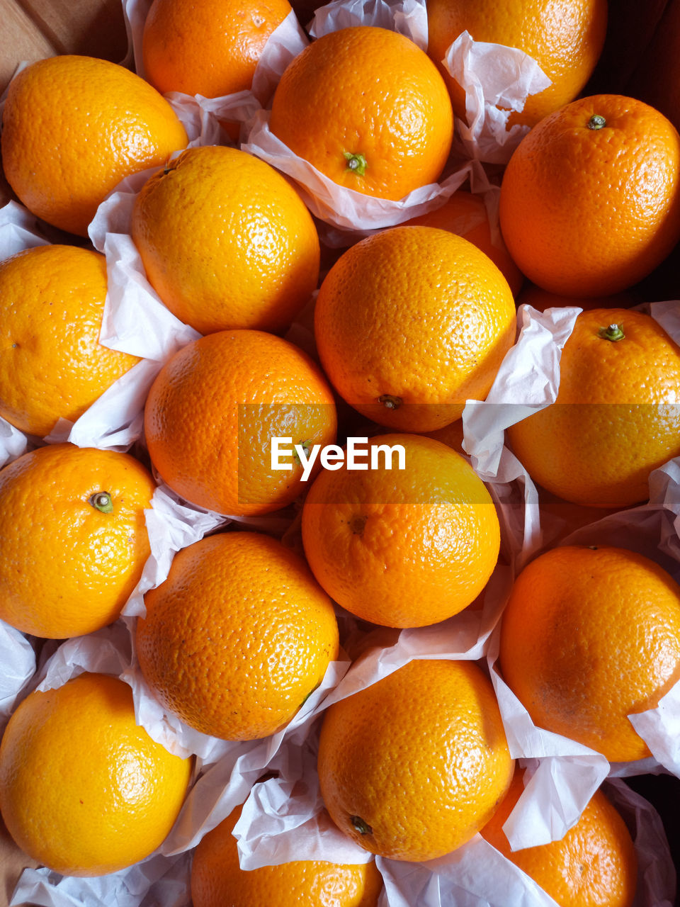 Piles of fresh oranges photo taken from the top view that displays the freshness of the fruits