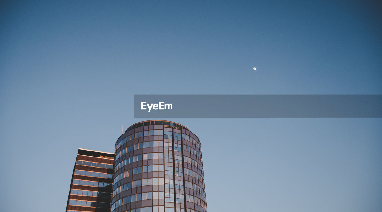 LOW ANGLE VIEW OF OFFICE BUILDING AGAINST SKY