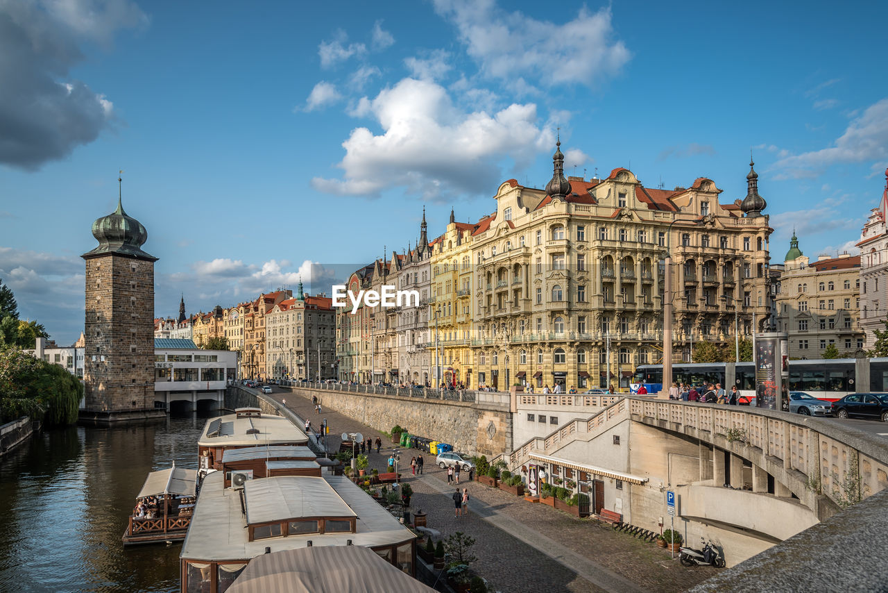 PANORAMIC VIEW OF BUILDINGS IN CITY