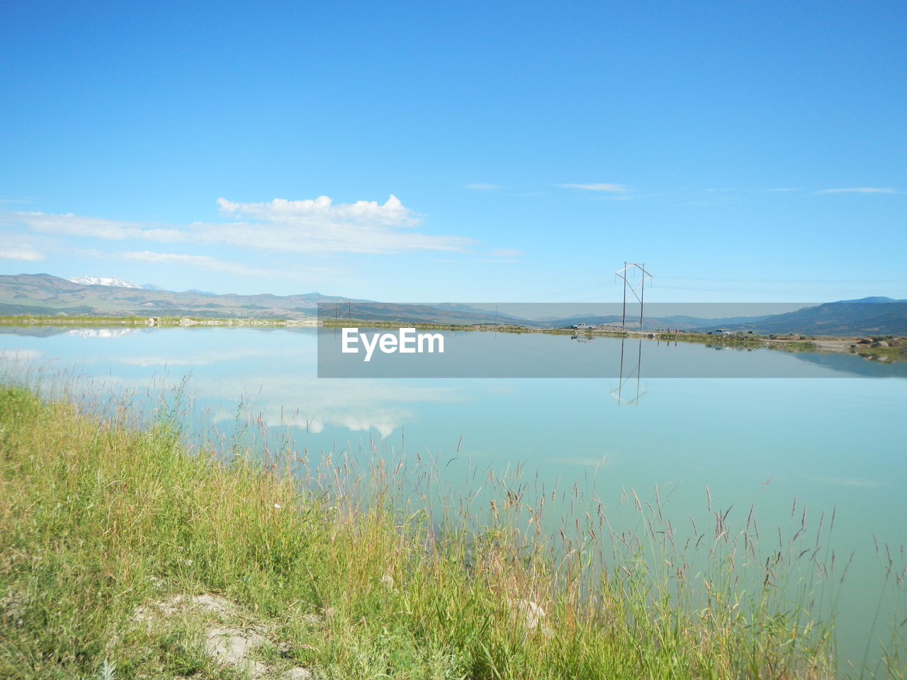 SCENIC VIEW OF TRANQUIL SCENE OF LAKE AGAINST SKY