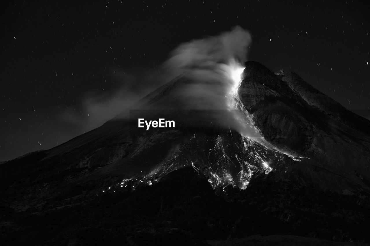 Merapi eruption in black and white