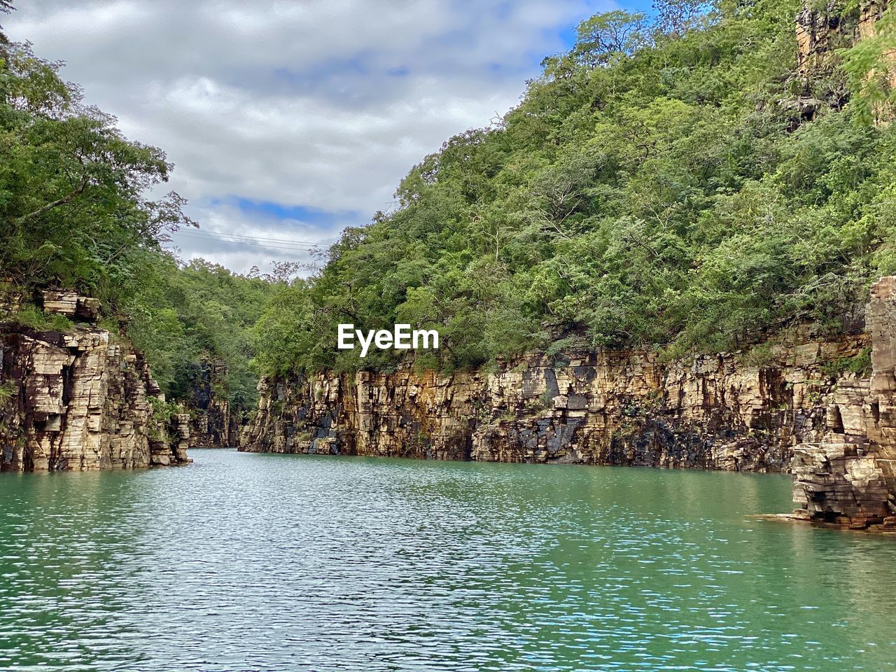 SCENIC VIEW OF RIVER AGAINST SKY