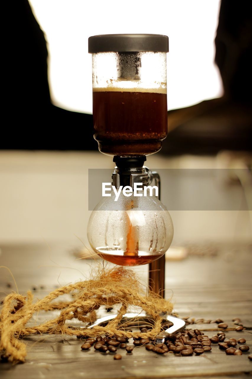 Siphon coffee is one of the manual brewing available as an alternative to manual coffee brewing. 