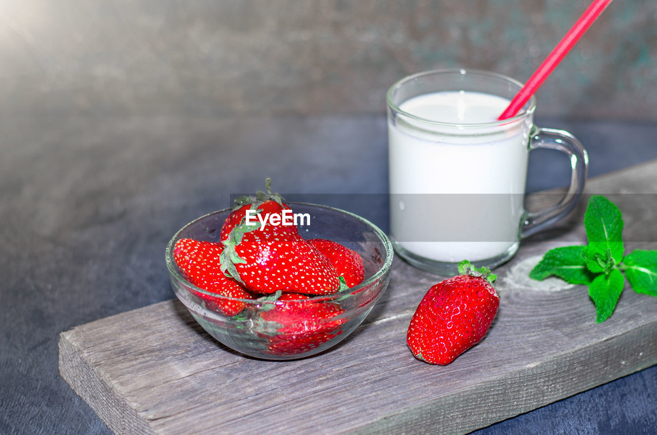 CLOSE-UP OF FRESH STRAWBERRIES IN GLASS