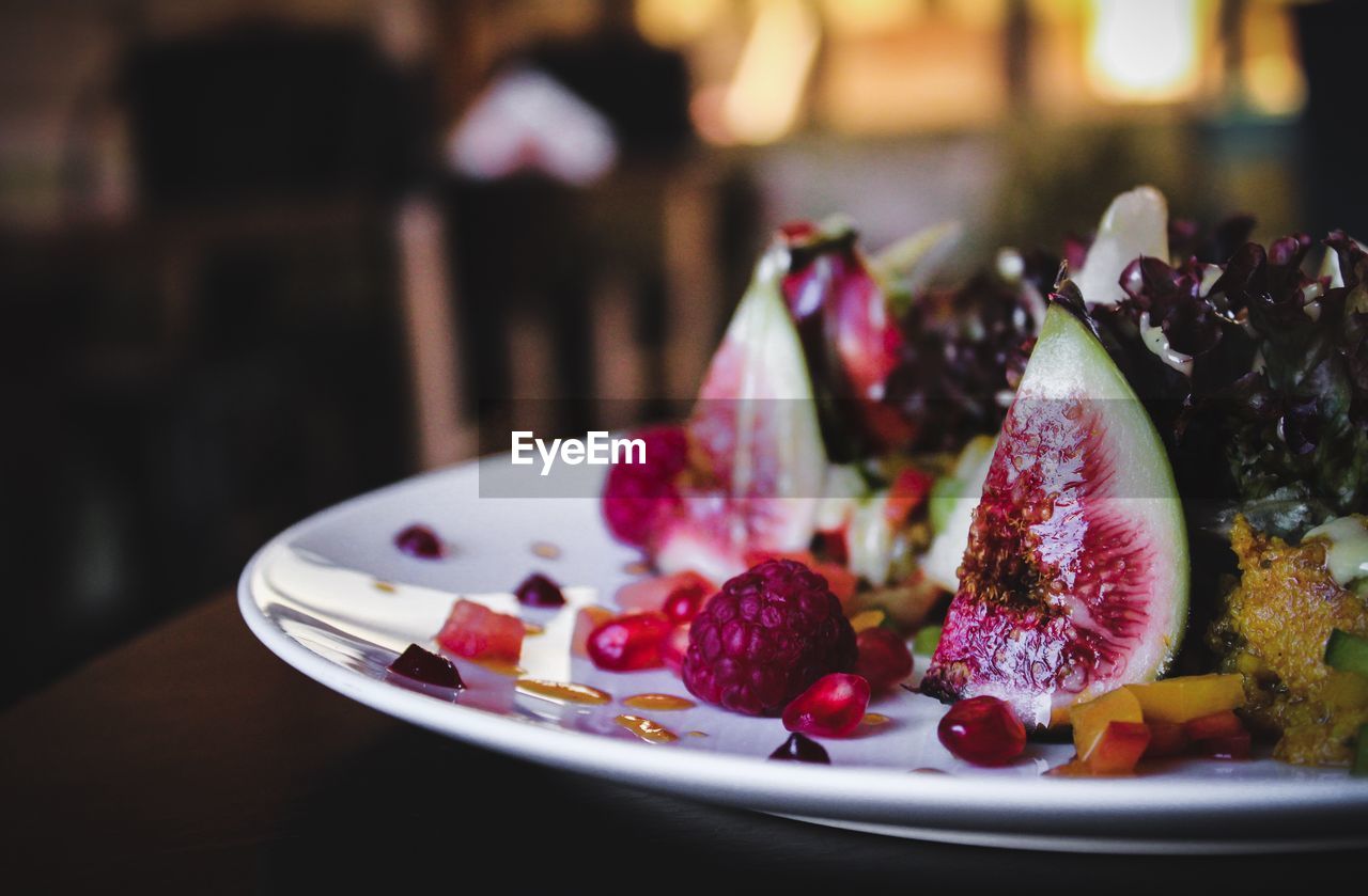 CLOSE-UP OF STRAWBERRIES ON TABLE