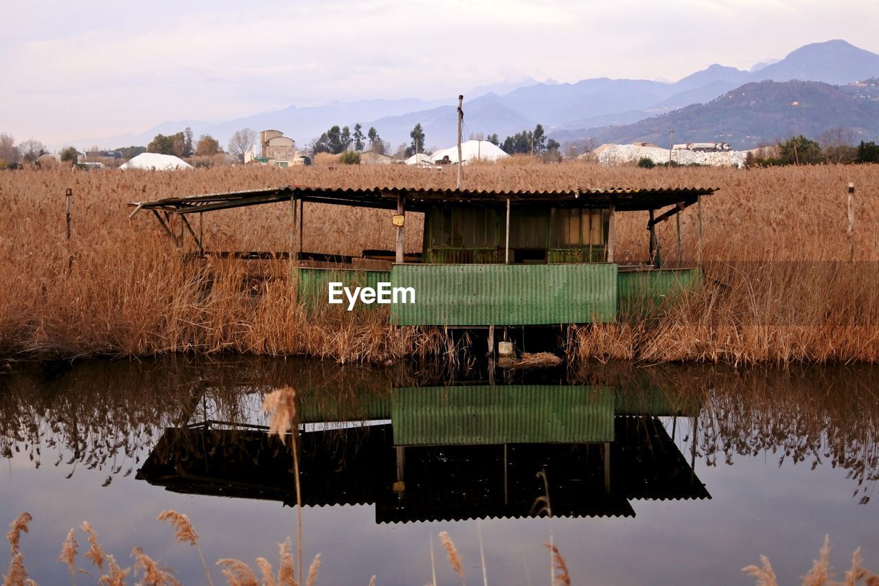 Built structure in lake against sky