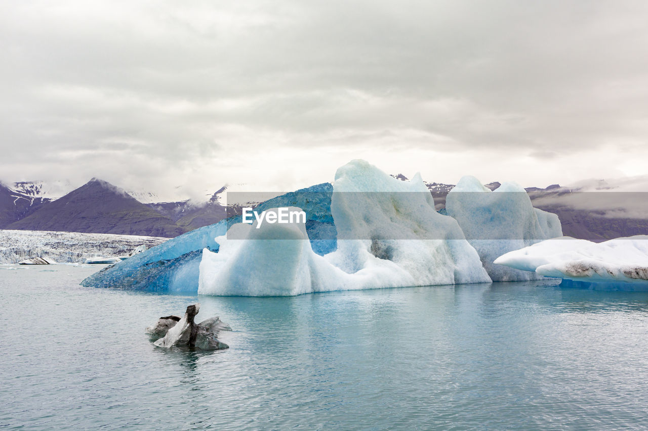 SCENIC VIEW OF SNOW COVERED LANDSCAPE AGAINST SKY