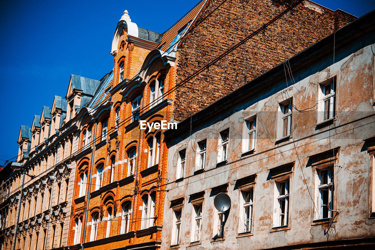 LOW ANGLE VIEW OF HISTORICAL BUILDING AGAINST SKY