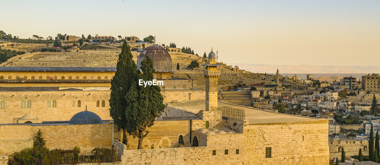 VIEW OF OLD BUILDINGS IN CITY