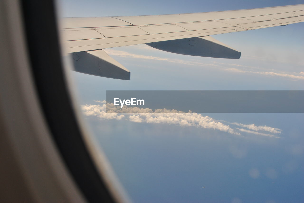 AERIAL VIEW OF AIRPLANE WING