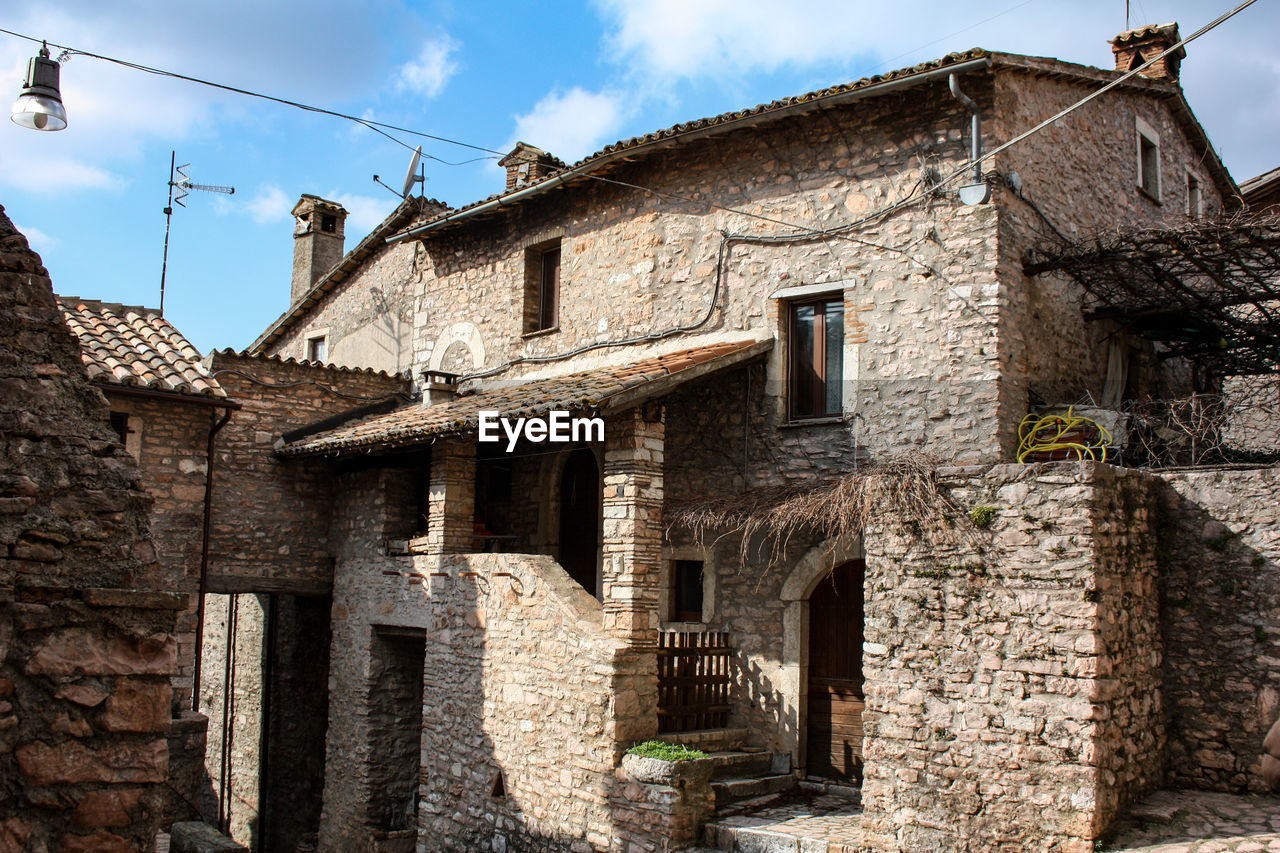 LOW ANGLE VIEW OF OLD BUILDING