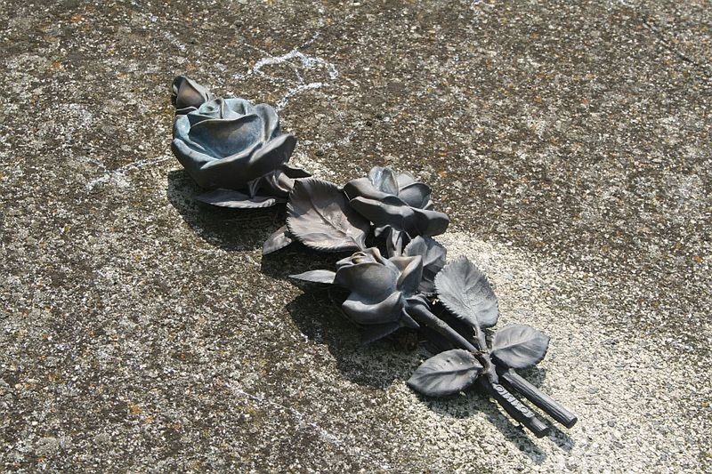 OBJECTS ON TABLE