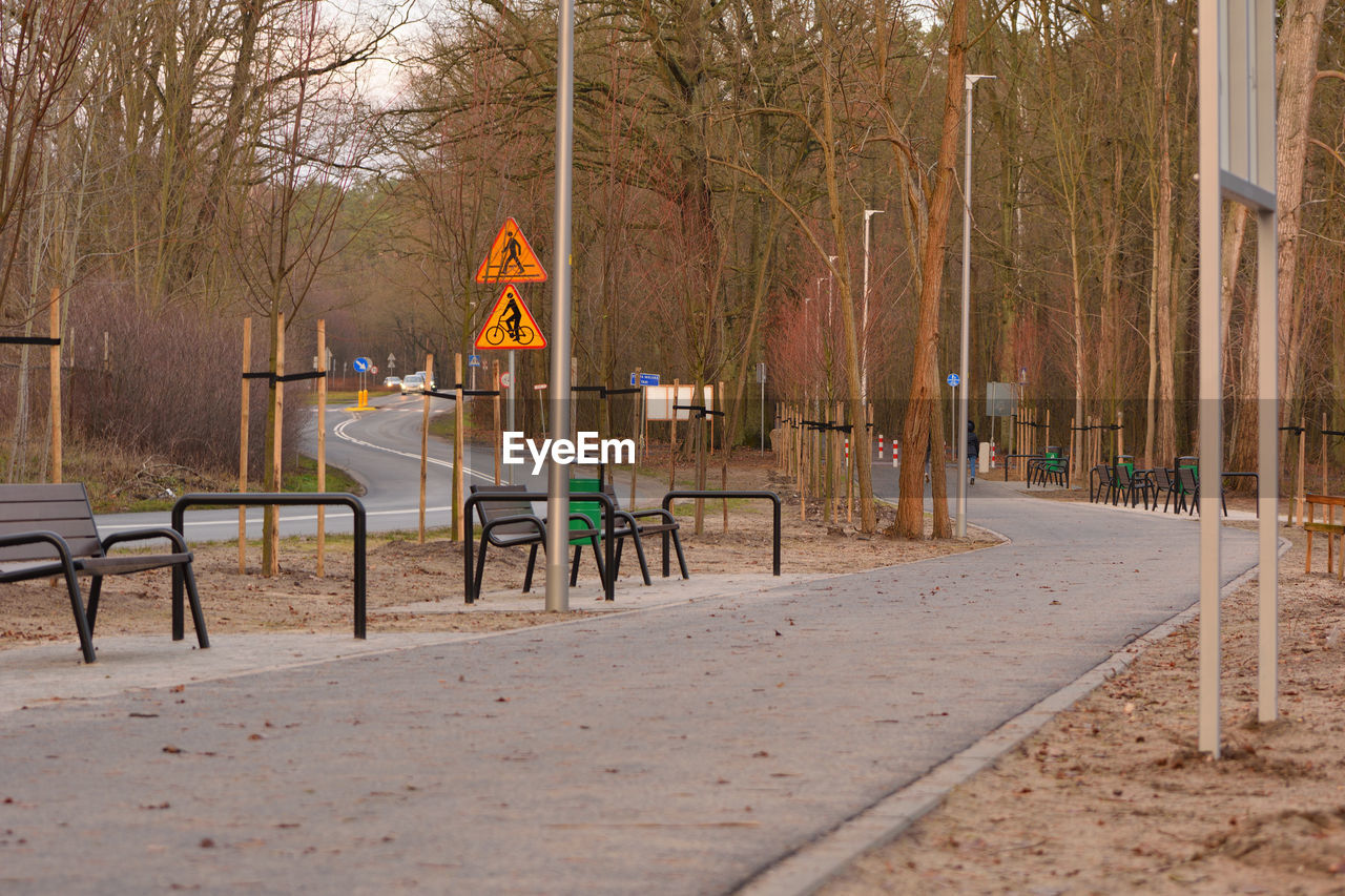 EMPTY CHAIRS AND TABLE IN PARK