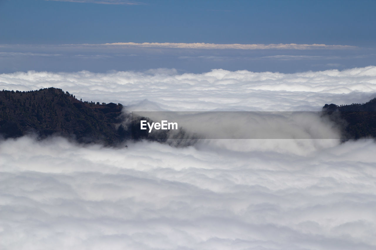 SCENIC VIEW OF CLOUDS COVERING MOUNTAIN