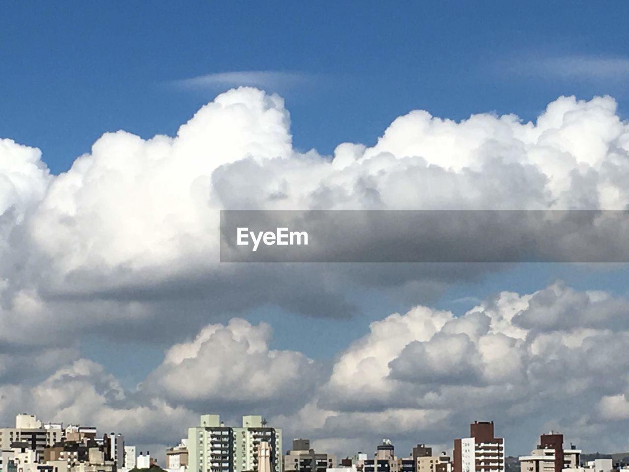 LOW ANGLE VIEW OF CITY BUILDINGS AGAINST SKY