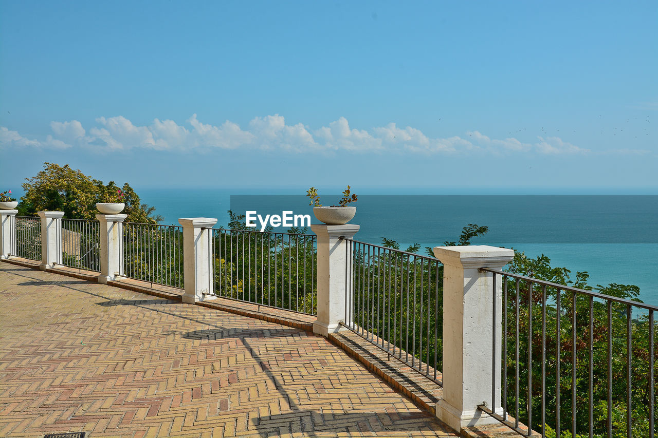 VIEW OF STATUE AGAINST SEA