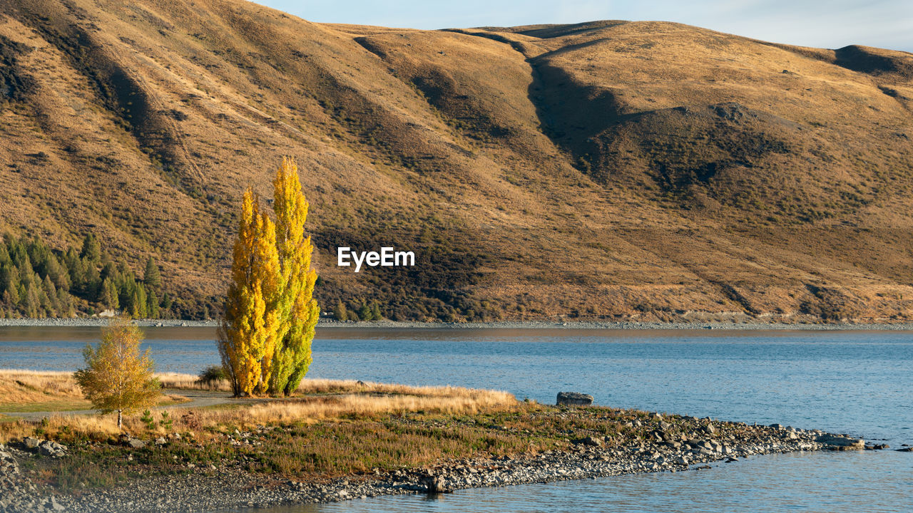 SCENIC VIEW OF LAKE AGAINST MOUNTAINS