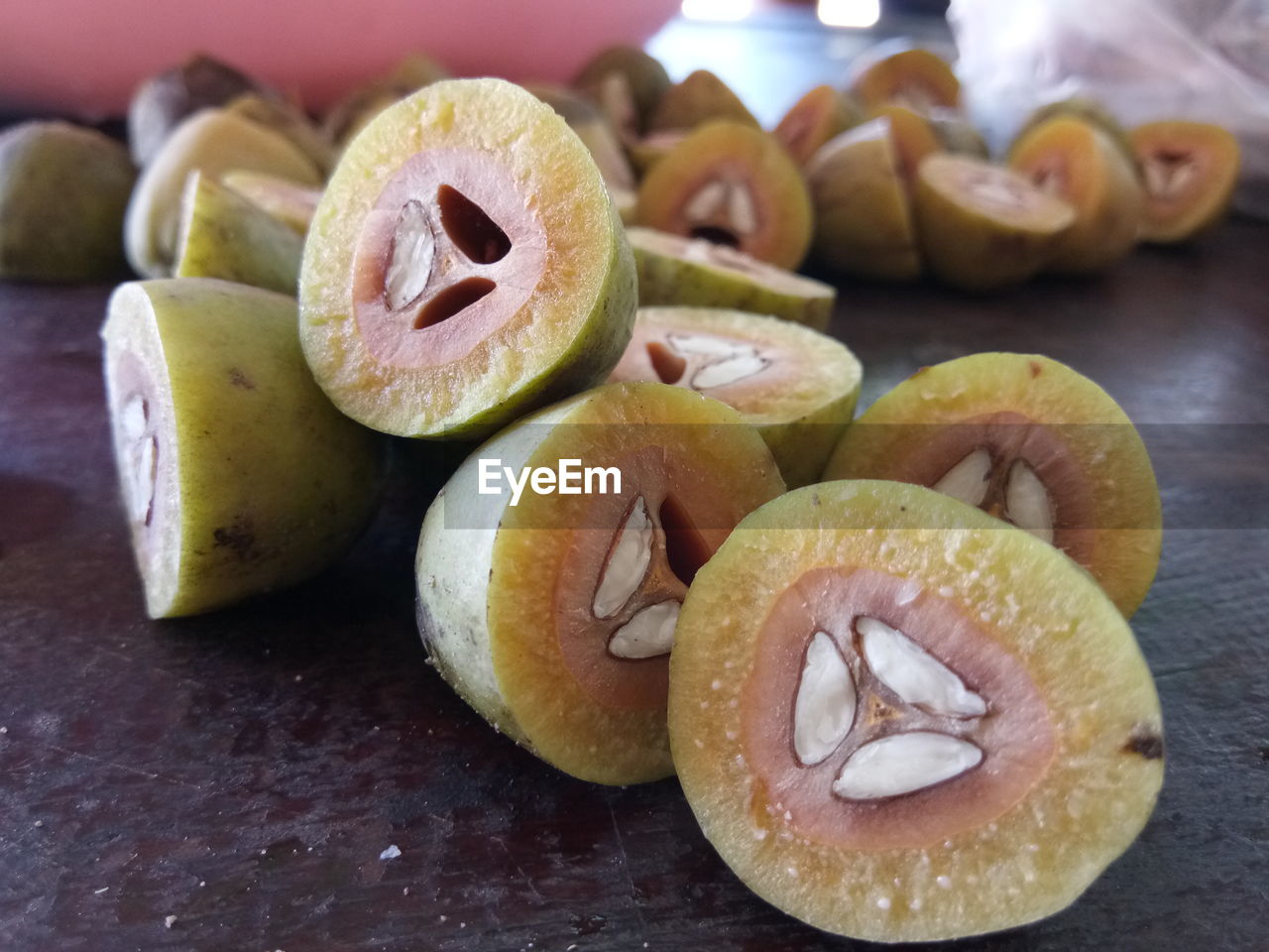 CLOSE-UP OF BANANAS ON TABLE