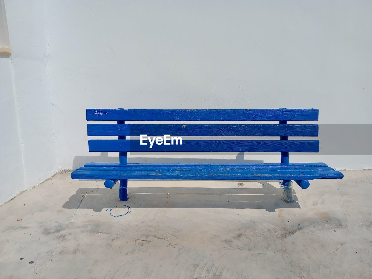 Empty bench in white background 