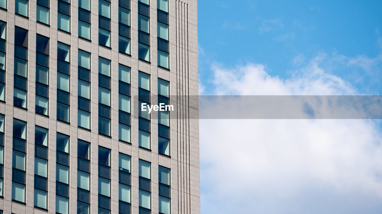 LOW ANGLE VIEW OF MODERN BUILDINGS AGAINST SKY