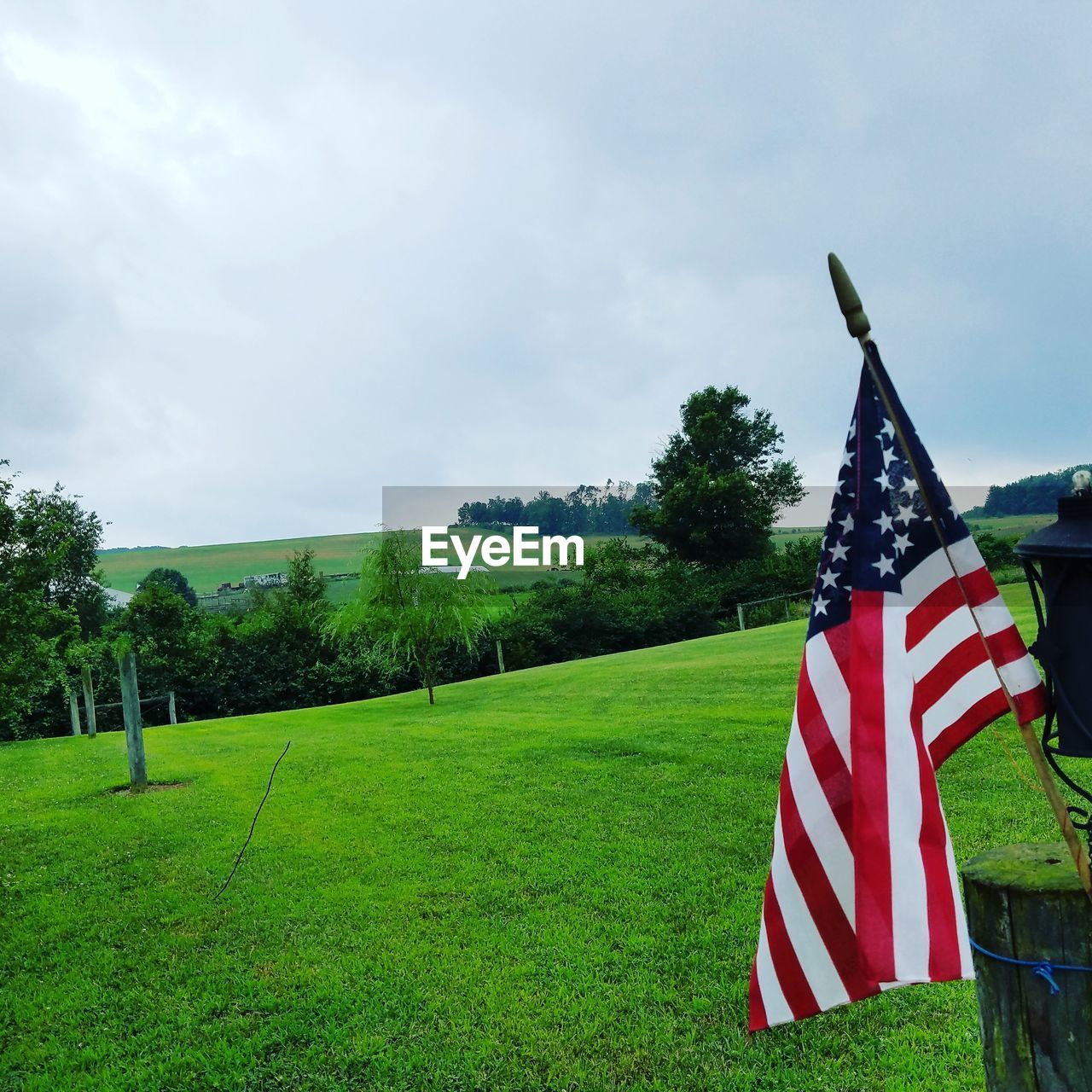 SCENIC VIEW OF FLAG AGAINST SKY