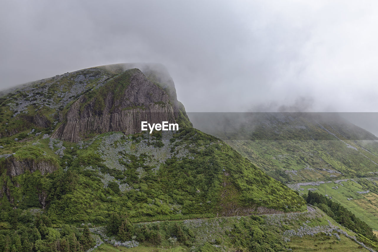 SCENIC VIEW OF GREEN MOUNTAINS AGAINST SKY