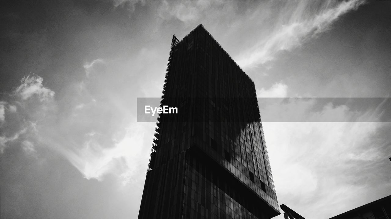 LOW ANGLE VIEW OF MODERN BUILDINGS AGAINST SKY