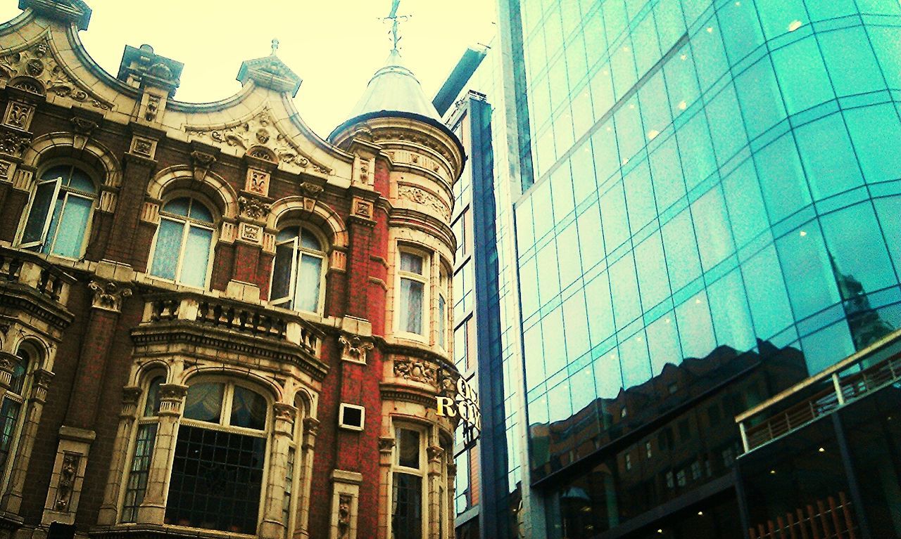 LOW ANGLE VIEW OF BUILDINGS IN CITY